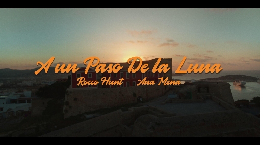 A Un Paso De La Luna (Official Video)